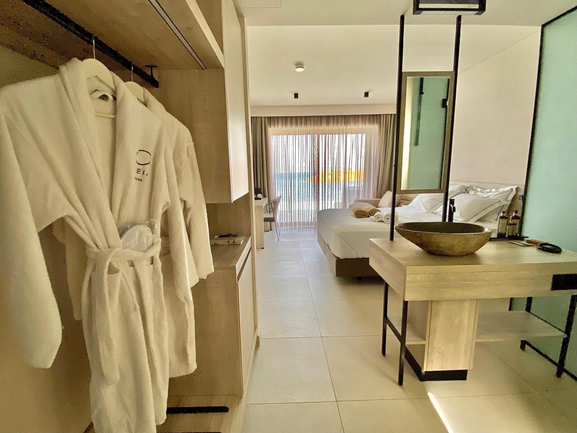 Eleia Seafront Rooms & Villas Petra  Exterior photo