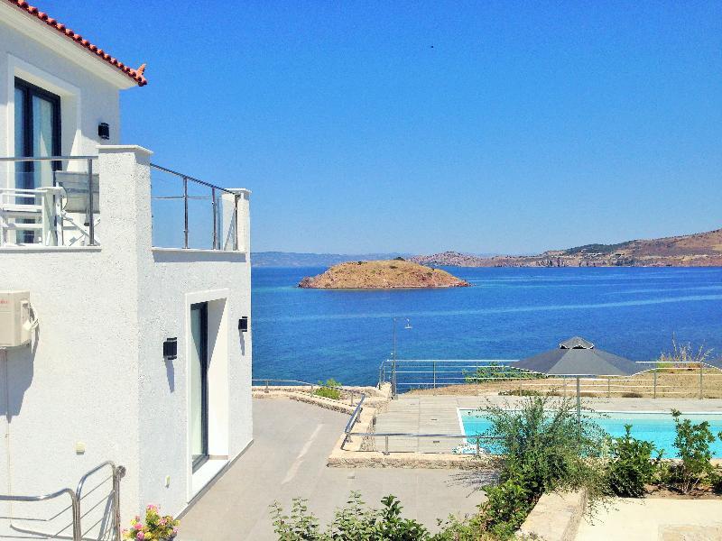 Eleia Seafront Rooms & Villas Petra  Exterior photo